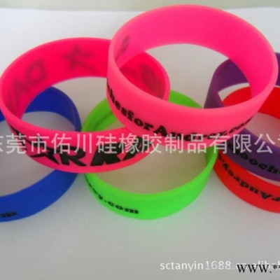 外國(guó)流行硅橡膠手環(huán)，來(lái)圖定做加工，可印公司logo