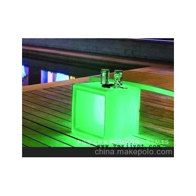供ＬＥＤ發(fā)光燈箱、酒吧發(fā)光桌椅、塑料家具系列　滾塑加工