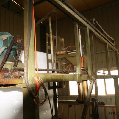 青島新美TDP-2650發(fā)泡機(jī)、水平自動(dòng)連續(xù)發(fā)泡生產(chǎn)線、.聚氨酯發(fā)泡機(jī)、發(fā)泡機(jī)械、圓泡發(fā)泡機(jī)械、 水平連續(xù)發(fā)泡機(jī)