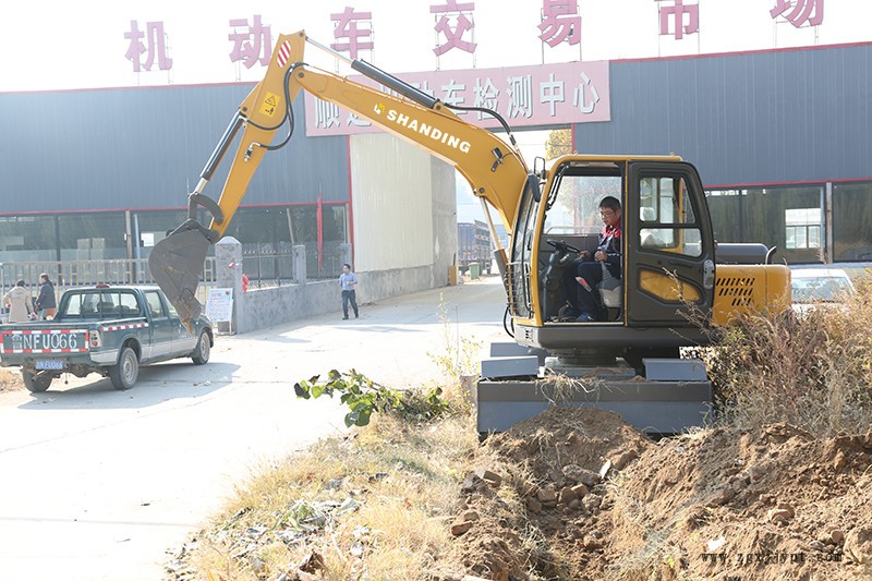 勁工輪式挖掘機(jī)價(jià)格