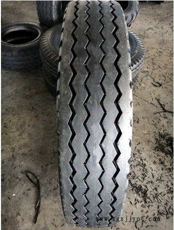 新聞:陽(yáng)江光面壓路機(jī)輪胎價(jià)格