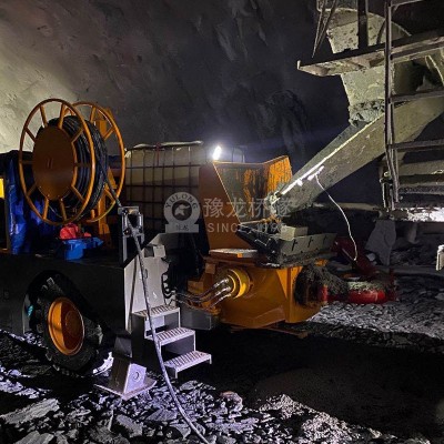 全自動(dòng)機(jī)械手濕噴車噴射質(zhì)量好